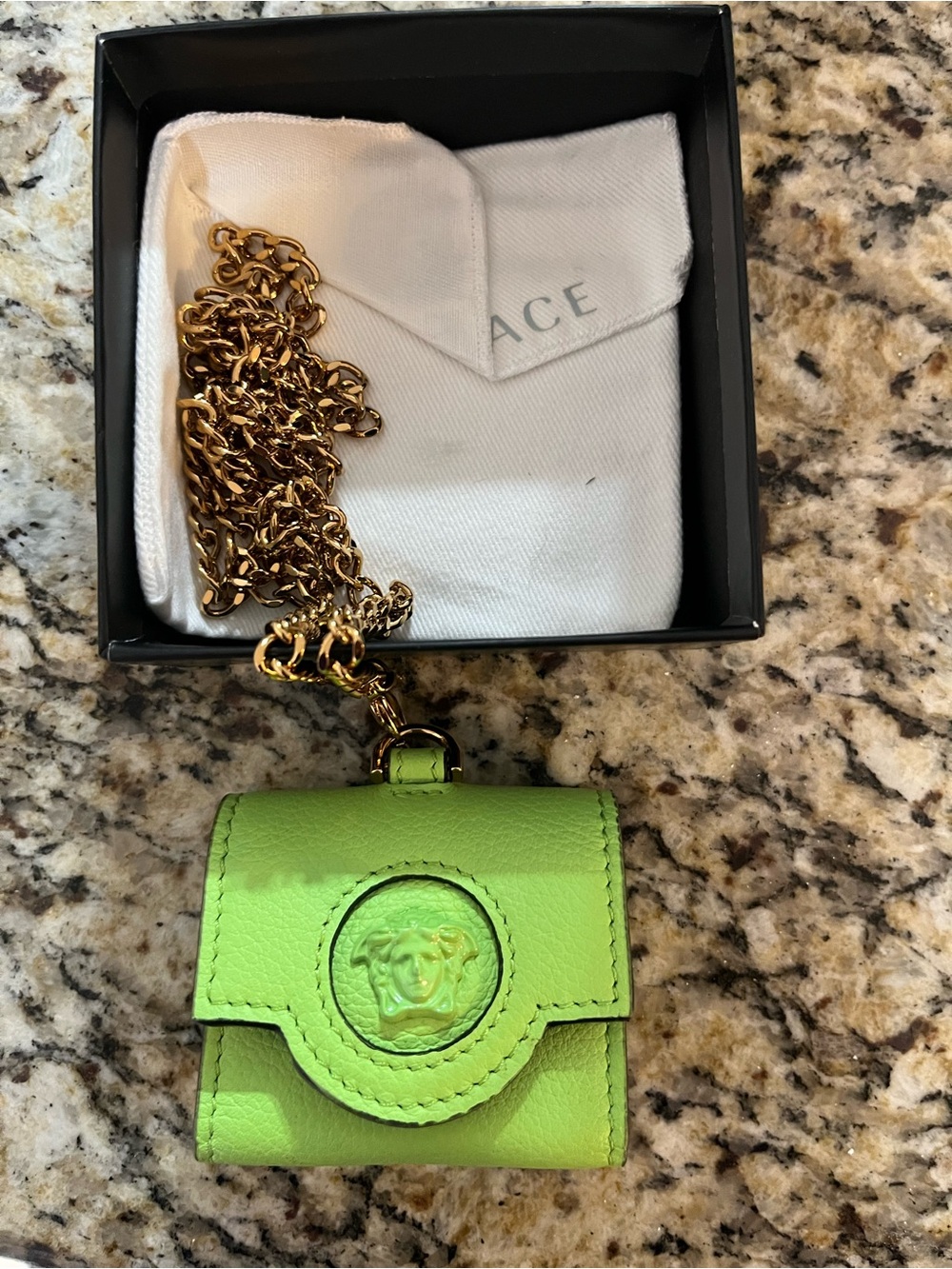 Versace - Picture 3 of 4